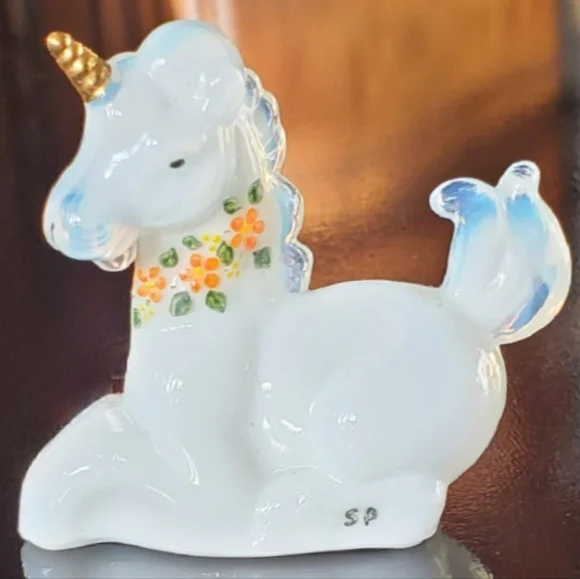 Vntg Boyd White Handpainted Slag Glass Little Lucky the Unicorn 🦄 - Picture 4 of 10
